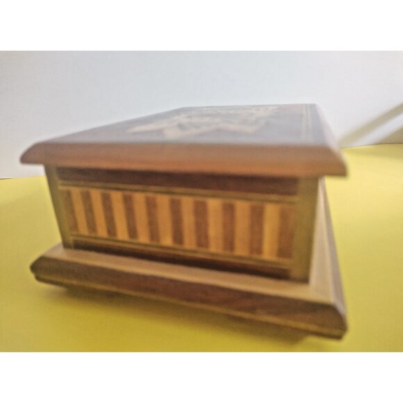 VINTAGE Wooden Decorative Box Inlaid jewelry box felt insert 6.5" x 4.75" - Picture 6 of 15